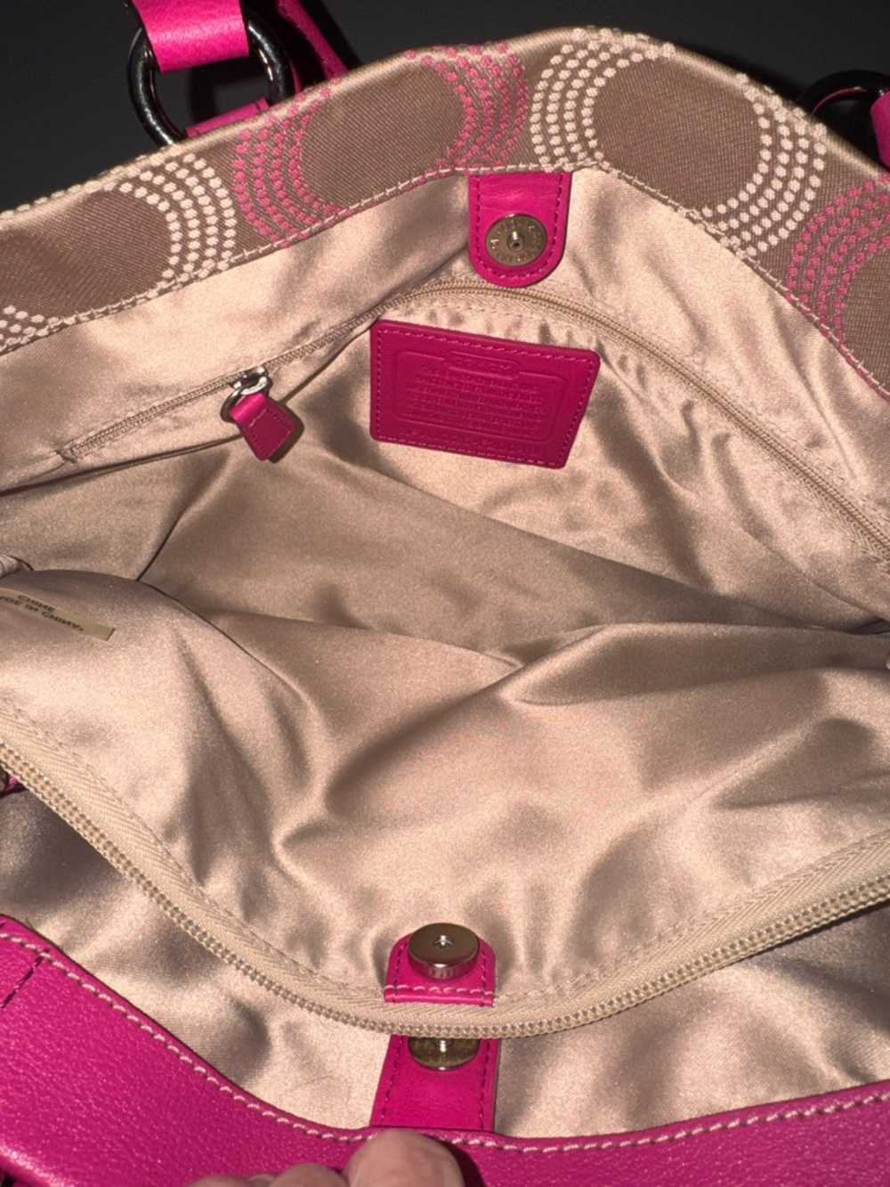 PRISTINE Coach Ashley Dotted Op Art Large Carryall Magenta Pink F20049 - Picture 10 of 14